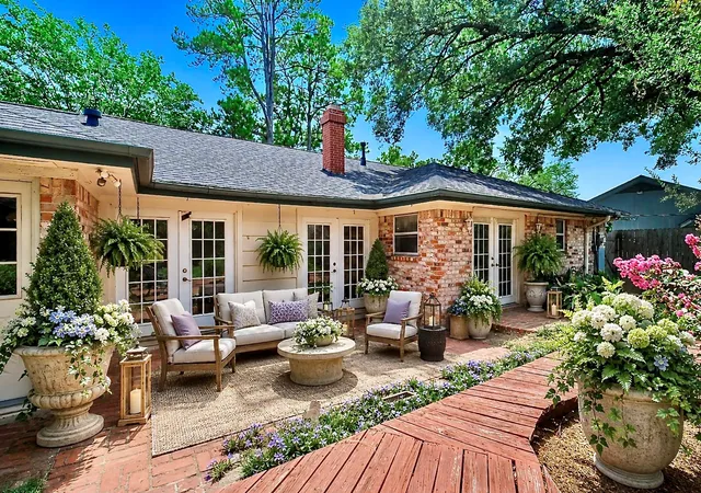 2nd image of 1919 Stebbins Dr, Houston, TX 77043 | MLS# 66957343