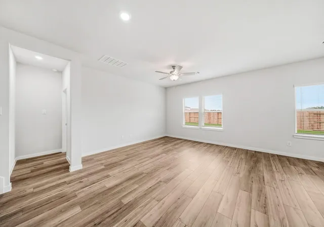 5th image of 11007 Youngquist Dr, Dayton, TX 77535 | MLS# 52921393