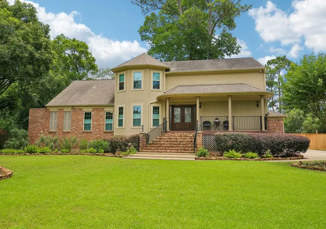 Homes for sale in Friendswood, TX | 302 Charleston St, Friendswood, TX 77546 | MLS# 96772081