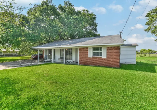 2nd image of 107 Sunset Heights Ave, Dayton, TX 77535 | MLS# 76930176