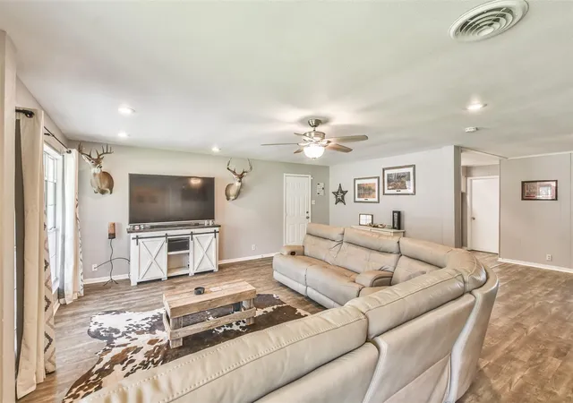 5th image of 107 Sunset Heights Ave, Dayton, TX 77535 | MLS# 76930176