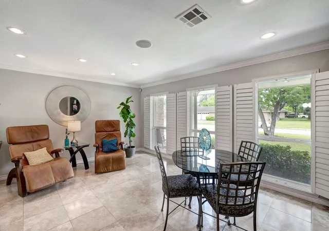 Photo 2 of Single family home for sale at 1111 Clovis Rd, Houston, TX 77008 | MLS# 49218779 | Listing updated on 2026-09-13