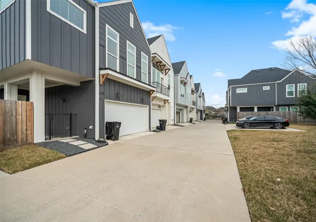2nd image of 5237 Hillman St #D, Houston, TX 77023 | MLS# 40516312