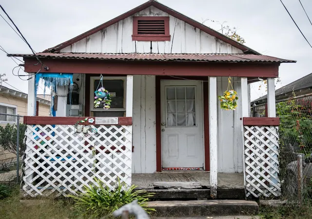 1st image of 7619 Avenue L, Houston, TX 77012 | MLS# 69305920