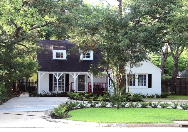 Photo 1 of Single family home for sale at 4912 Bellaire Blvd, Bellaire, TX 77401 | MLS# 95203739 | Listing updated on 2026-08-21