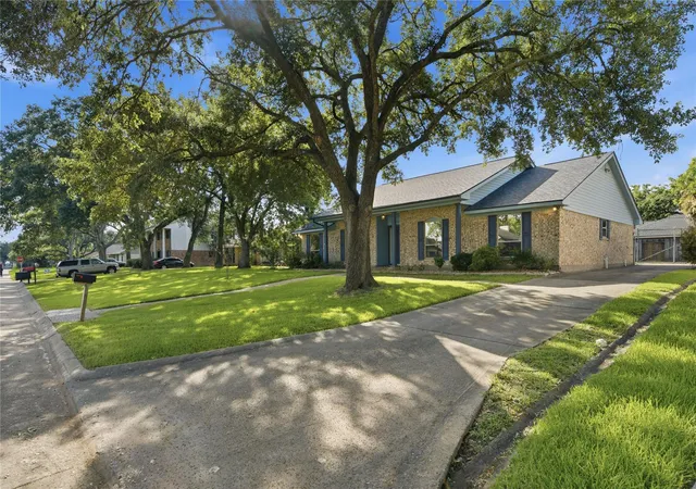 Homes for sale in League City, TX | 1909 Rampart St, League City, TX 77573 | MLS# 9956040