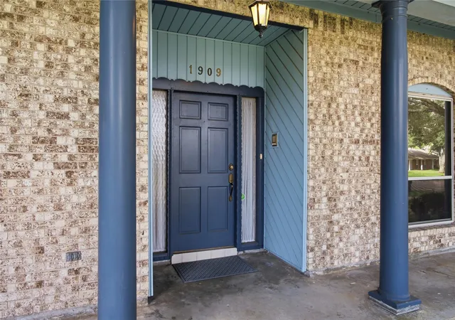 Homes for sale in League City, TX | 1909 Rampart St, League City, TX 77573 | MLS# 9956040