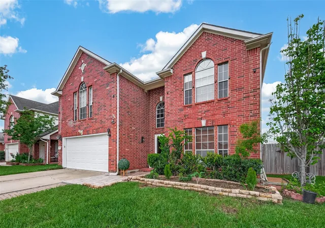 Photo 3 of Single family home for sale at 6922 Leaders Xing Dr, Houston, TX 77072 | MLS# 90340934 | Listing updated on 2026-08-19