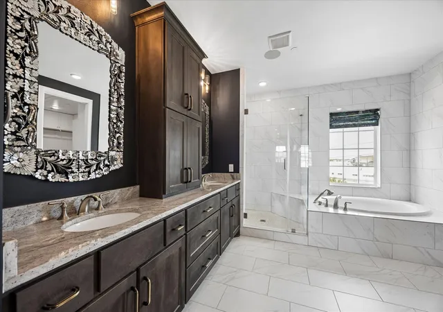 Photo 3 of Single family home for sale at 3606 Somerset York Ln, Houston, TX 77055 | MLS# 60158766 | Listing updated on 2026-09-20