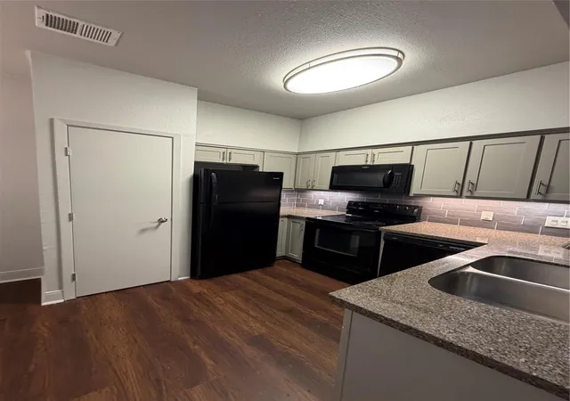 Photo 3 of Townhouse for sale at 2626 Holly Hall St #102, Houston, TX 77054 | MLS# 49809027 | Listing updated on 2026-09-01