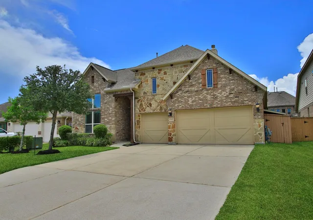 2nd image of 12426 Cumberland Dr, La Marque, TX 77568 | MLS# 86600359