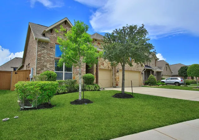 3rd image of 12426 Cumberland Dr, La Marque, TX 77568 | MLS# 86600359