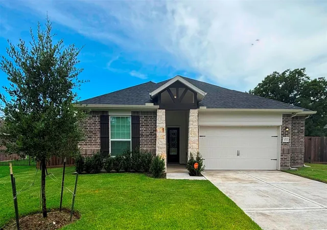 Homes for sale in West Columbia, TX | 411 S Amherst Dr, West Columbia, TX 77486 | MLS# 87663911