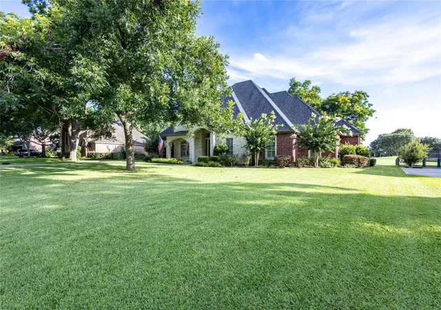 Photo 2 of Single family home for sale at 5427 Weston Dr, Fulshear, TX 77441 | MLS# 6538589 | Listing updated on 2026-09-18