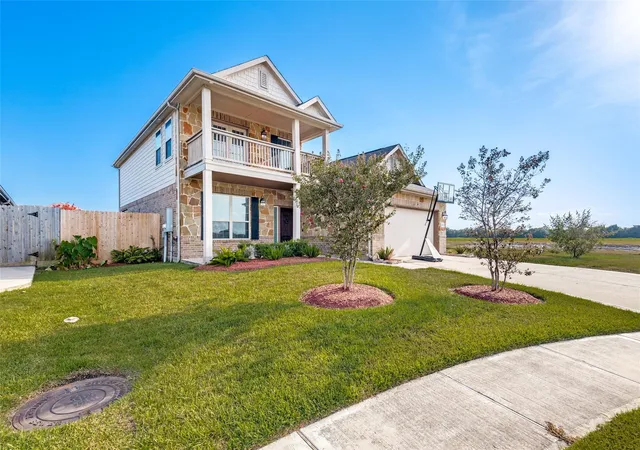 Photo 1 of Sale Pending at 3061 Arbor Ranch Ct, Dickinson, TX 77539 | MLS# 23543082 | Listing updated on 2026-09-15