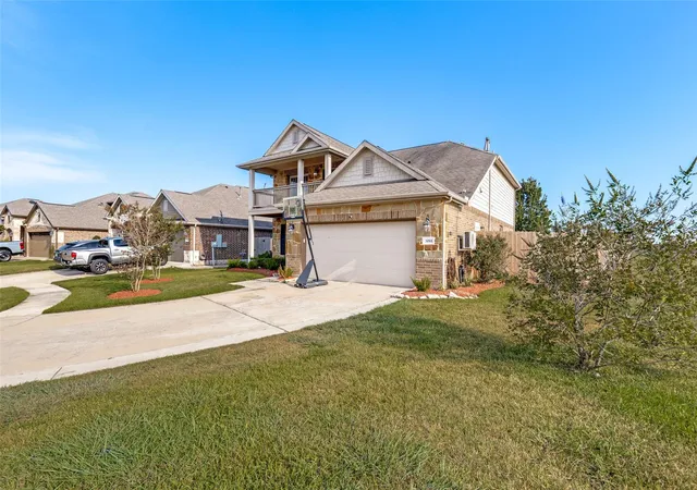 Photo 2 of Sale Pending at 3061 Arbor Ranch Ct, Dickinson, TX 77539 | MLS# 23543082 | Listing updated on 2026-09-15