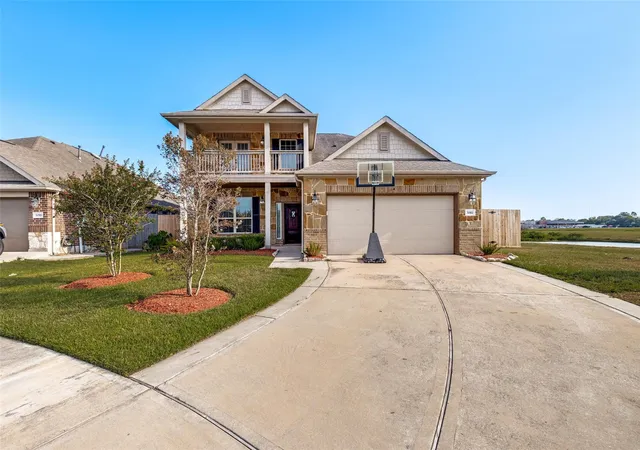 Photo 3 of Sale Pending at 3061 Arbor Ranch Ct, Dickinson, TX 77539 | MLS# 23543082 | Listing updated on 2026-09-15