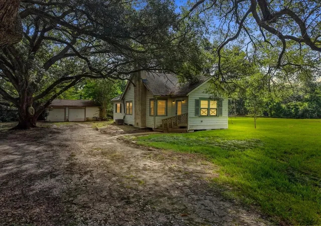 2nd image of 1717 Oleander Dr, Dickinson, TX 77539 | MLS# 20345316
