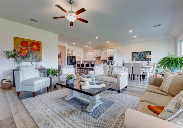 Photo 4 of Single family home for sale at 1818 Regent Ml Dr, Missouri City, TX 77459 | MLS# 61836331 | Listing updated on 2026-08-17