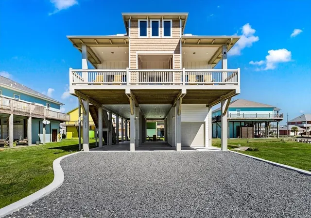 Photo 1 of Single family home for sale at 950 Sue Dr, Port Bolivar, TX 77650 | MLS# 34973707 | Listing updated on 2026-07-23
