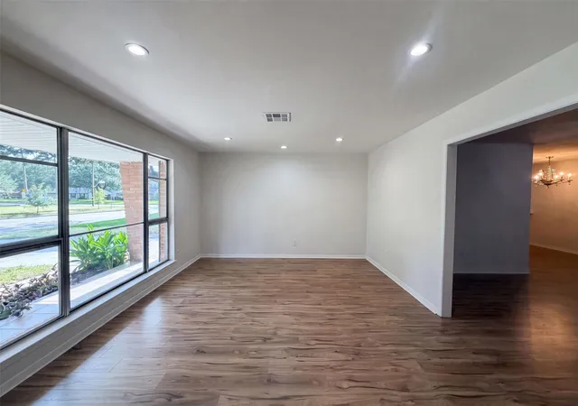 3rd image of 9538 Skyline Dr, Houston, TX 77063 | MLS# 36557800