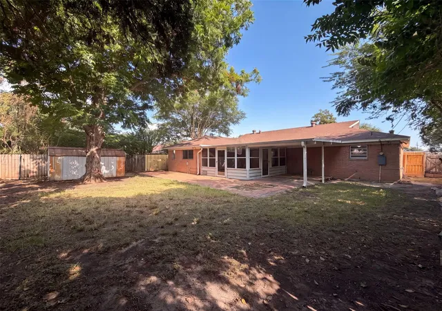 5th image of 9538 Skyline Dr, Houston, TX 77063 | MLS# 36557800