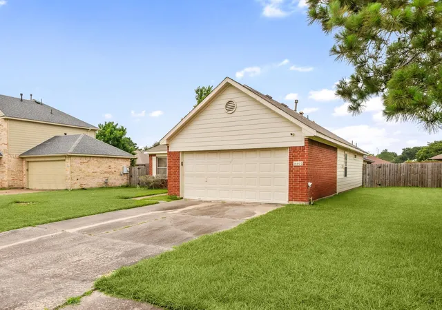 Photo 2 of Single family home for sale at 16602 Lazy Ridge Rd, Houston, TX 77053 | MLS# 890117 | Listing updated on 2026-06-14