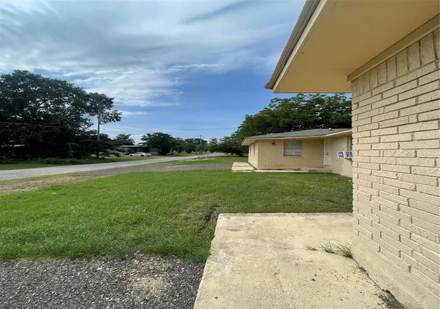 11th image of 819 E Guadalupe St, La Grange, TX 78945 | MLS# 44558760
