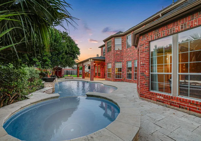 1st image of 3931 Lake Hawkins Ln, Richmond, TX 77406 | MLS# 72279593
