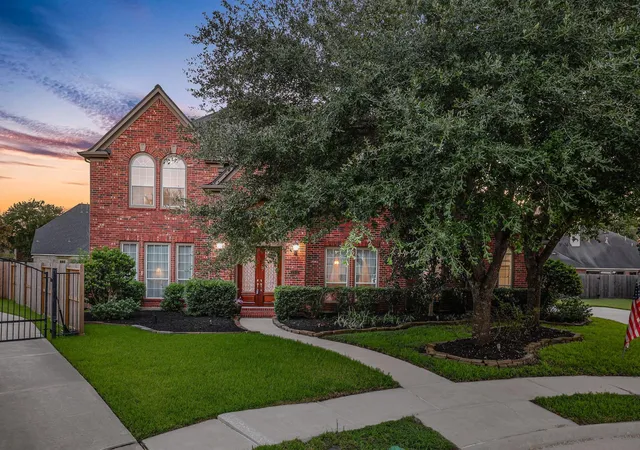 2nd image of 3931 Lake Hawkins Ln, Richmond, TX 77406 | MLS# 72279593