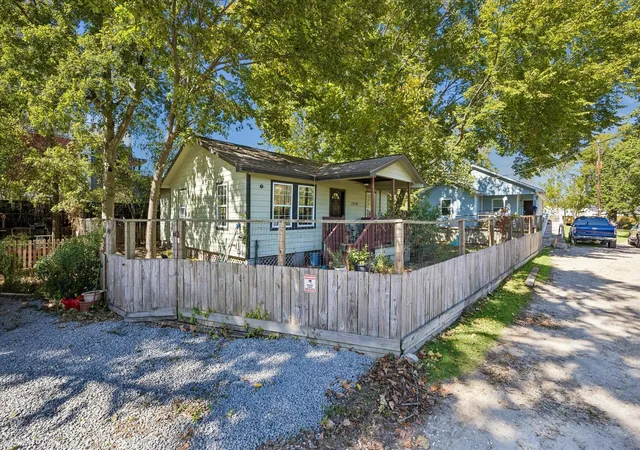 2nd image of 1218 & 1216 Paul Quinn St, Houston, TX 77091 | MLS# 17001016