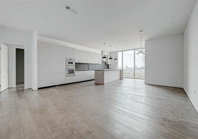 3rd image of The Residences at The Allen, Houston, TX 77019