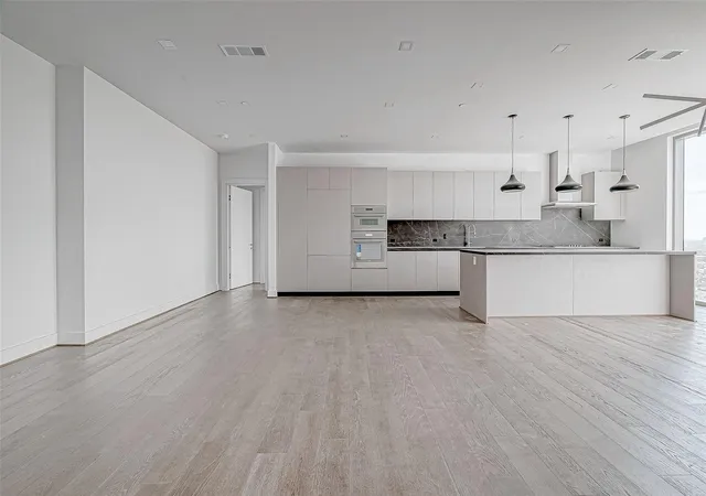 4th image of The Residences at The Allen, Houston, TX 77019
