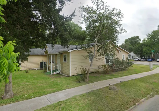 Photo 3 of Single family home for sale at 1101 6th St, Rosenberg, TX 77471 | MLS# 25909950 | Listing updated on 2026-08-25