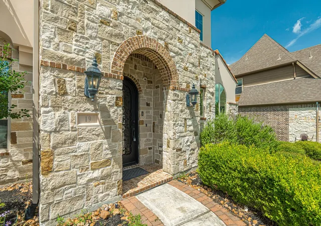4th image of 19 Brittany Rose Pl, Tomball, TX 77375 | MLS# 2334099