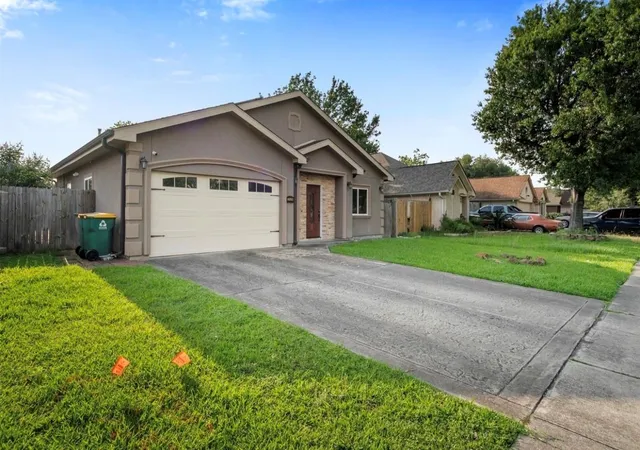 Photo 3 of Single family home for sale at 2526 Perez Rd, Pasadena, TX 77502 | MLS# 61396135 | Listing updated on 2026-09-17