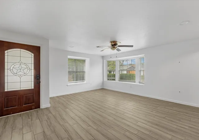 Photo 3 of Single family home for sale at 5747 Fontenelle Dr, Houston, TX 77035 | MLS# 11630445 | Listing updated on 2026-08-20