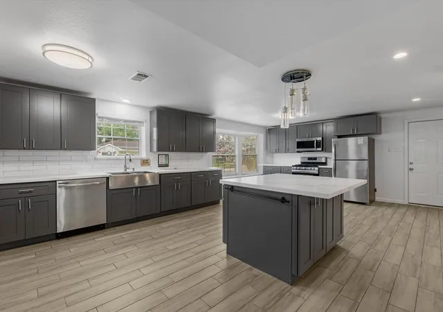 Photo 4 of Single family home for sale at 5747 Fontenelle Dr, Houston, TX 77035 | MLS# 11630445 | Listing updated on 2026-08-20