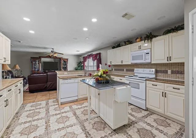 Photo 4 of Single family home for sale at 8115 Ginger Park Dr, Baytown, TX 77521 | MLS# 3338465 | Listing updated on 2026-09-24