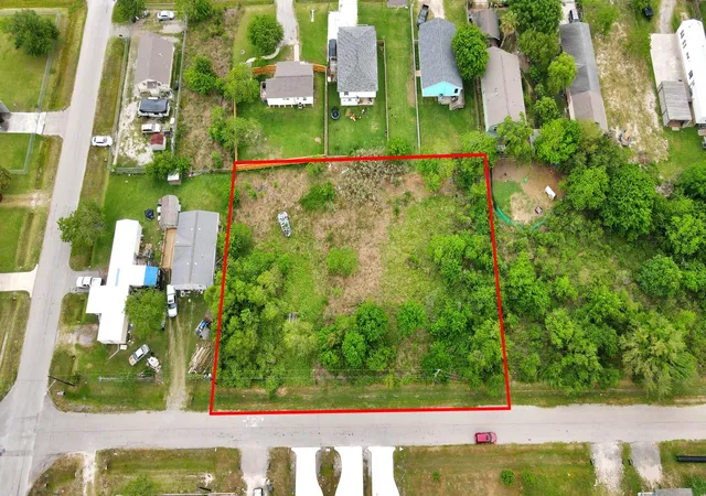 2nd image of 433 13th St, Dickinson, TX 77539 | MLS# 97446001
