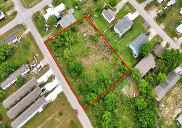 3rd image of 433 13Th St, Dickinson, TX 77539 | MLS# 97446001