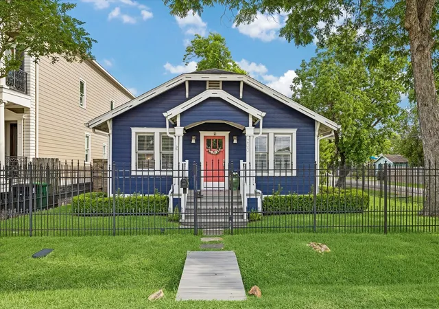 1st image of 200 E 26th St, Houston, TX 77008 | MLS# 45985101