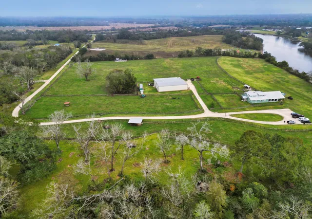 Photo 3 of Single family home for sale at 3559 Fm 521 Rd, Brazoria, TX 77422 | MLS# 76564827 | Listing updated on 2026-03-04