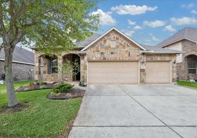 Photo 1 of Single family home for sale at 6723 Hunters Way Ln, Baytown, TX 77521 | MLS# 41816608 | Listing updated on 2026-08-15