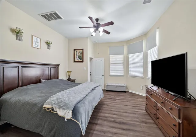 Photo 3 of Single family home for sale at 6723 Hunters Way Ln, Baytown, TX 77521 | MLS# 41816608 | Listing updated on 2026-08-15