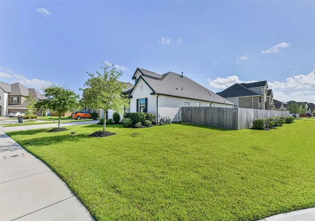 3rd image of 702 Campbell Dr, League City, TX 77573 | MLS# 3063720
