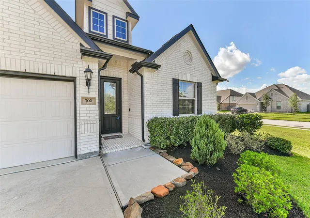 4th image of 702 Campbell Dr, League City, TX 77573 | MLS# 3063720