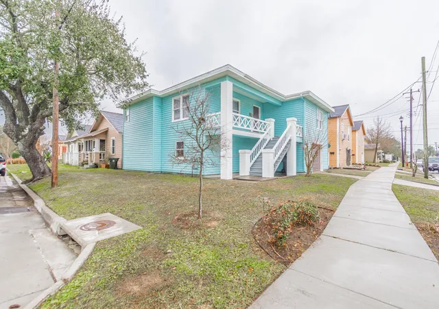 Photo 3 of Single family home for sale at 1102 45th Street, Galveston, TX 77550 | MLS# 70852372 | Listing updated on 2026-07-21