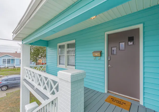 Photo 4 of Single family home for sale at 1102 45th Street, Galveston, TX 77550 | MLS# 70852372 | Listing updated on 2026-07-21