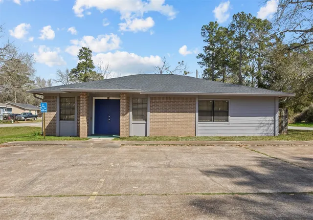 Photo 1 of Single family home for sale at 206 S Fenner Ave, Cleveland, TX 77327 | MLS# 35056215 | Listing updated on 2026-08-28
